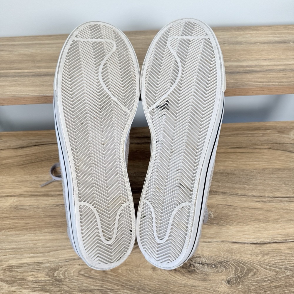 Nike Men's Light Gray & White Low-Top Sneakers - Picture 7 of 7